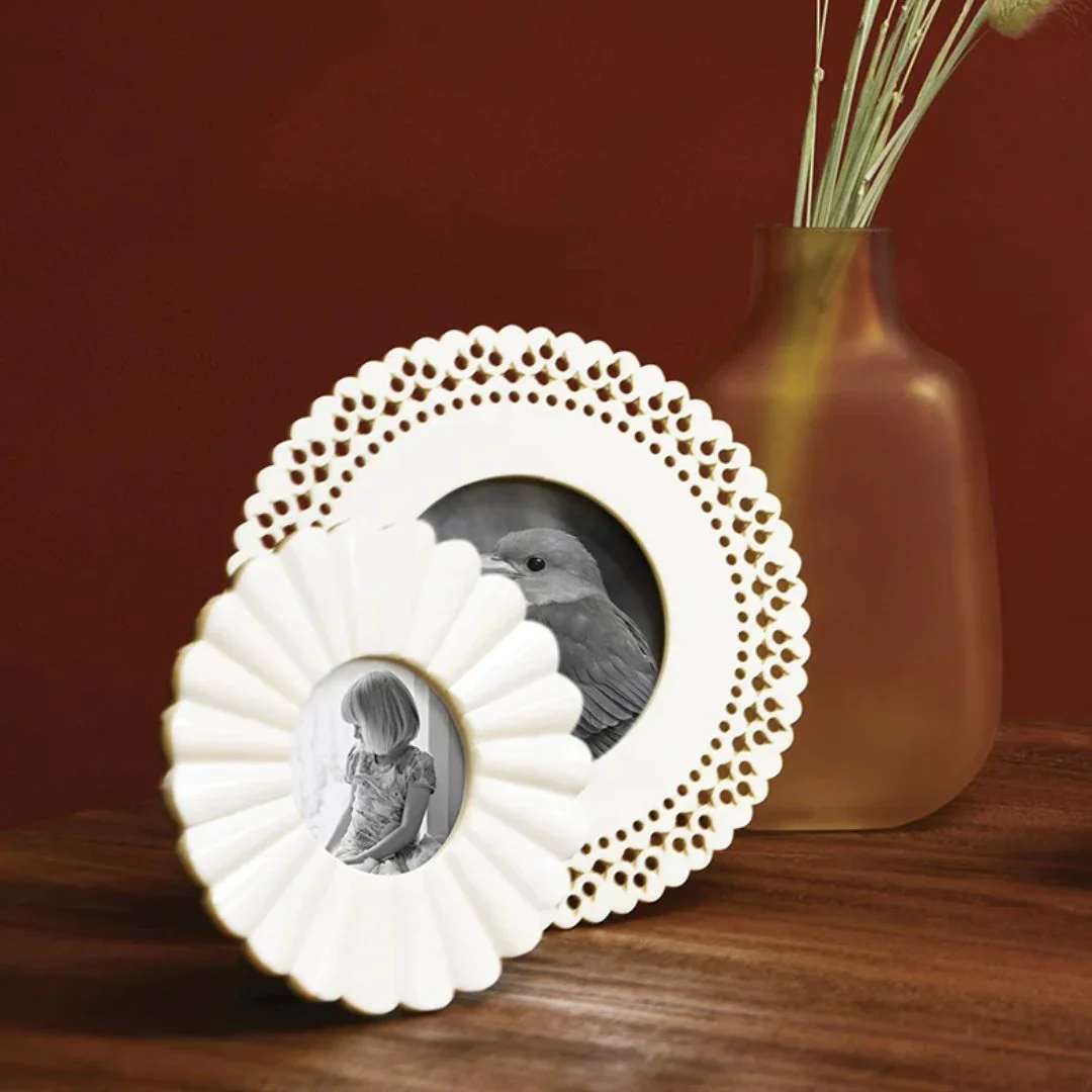 Single Scalloped Round Cream Photo Frame - Image 2