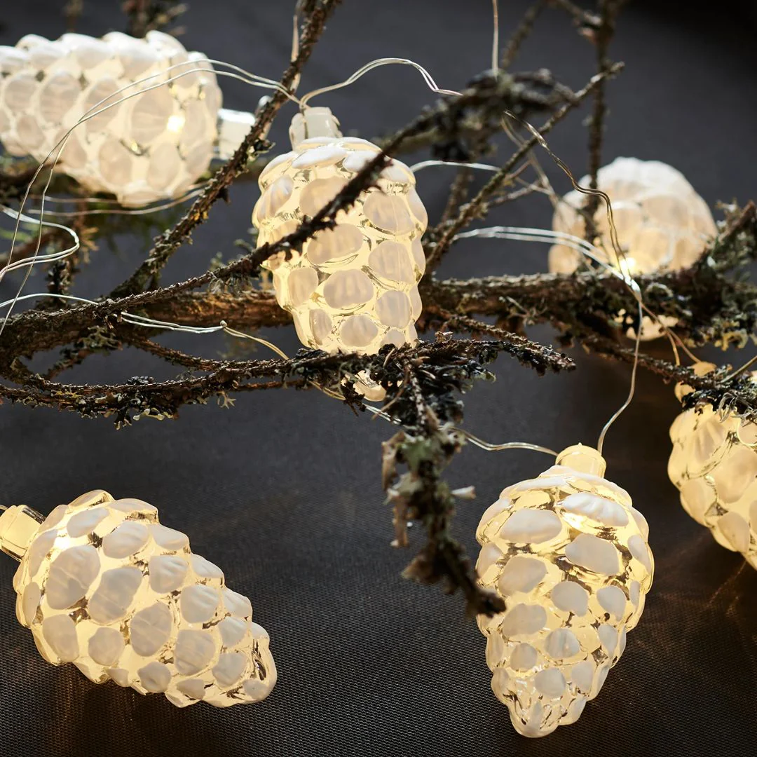 Sirius Celina Garland: Pinecone Snowy White - Image 2